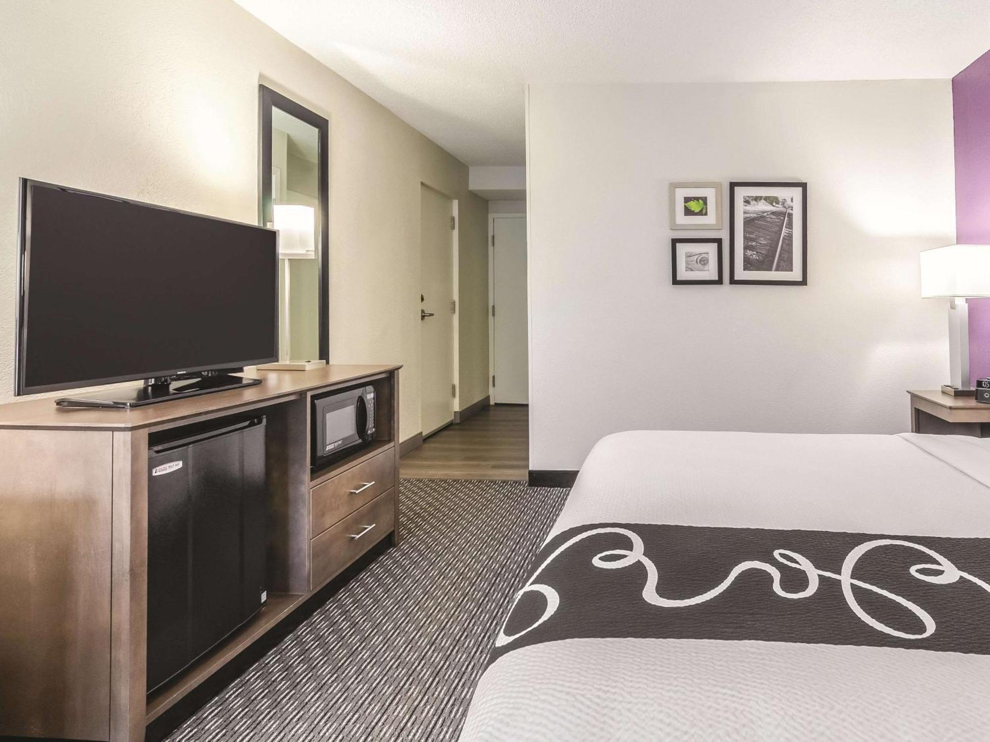 King Room Mobility Access or Non-Smoking