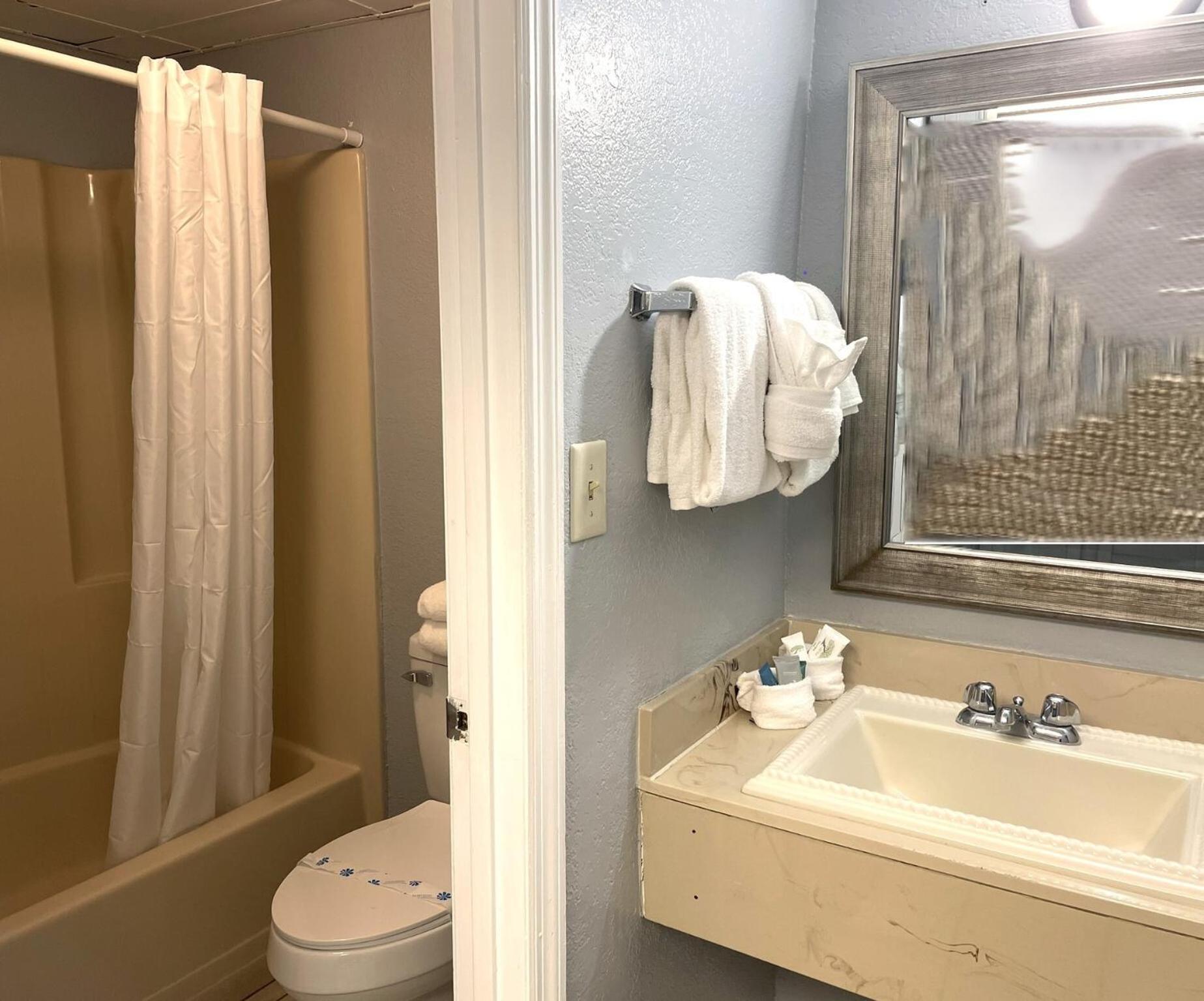 Apartment Shower,1651851925:JPEG