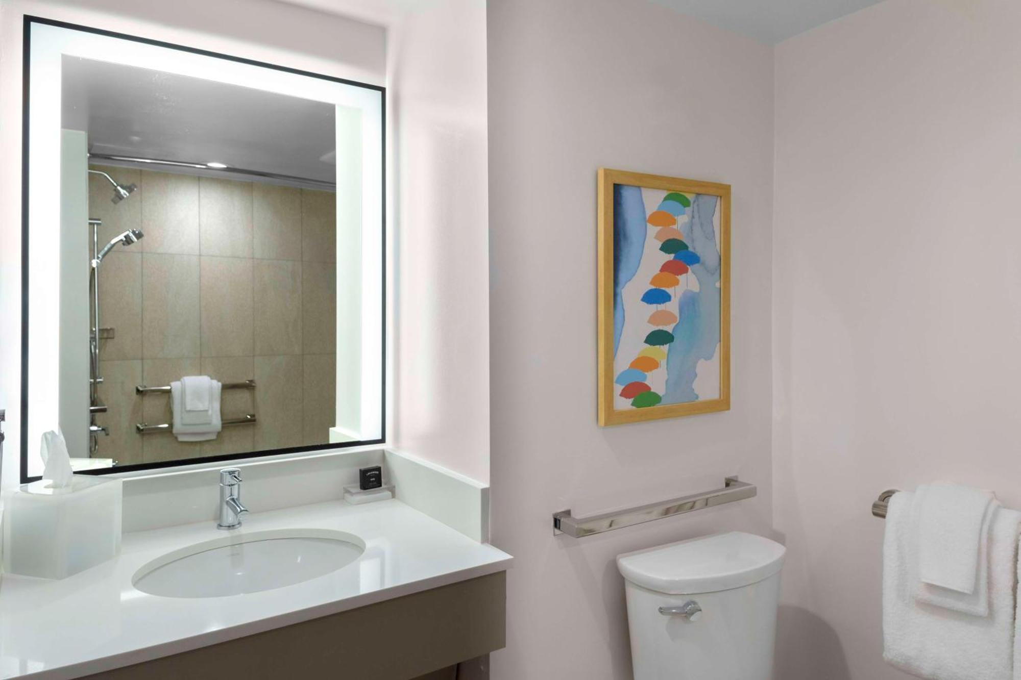 King Room Ocean View Bath Tub Disability Access,1632926420:JPEG