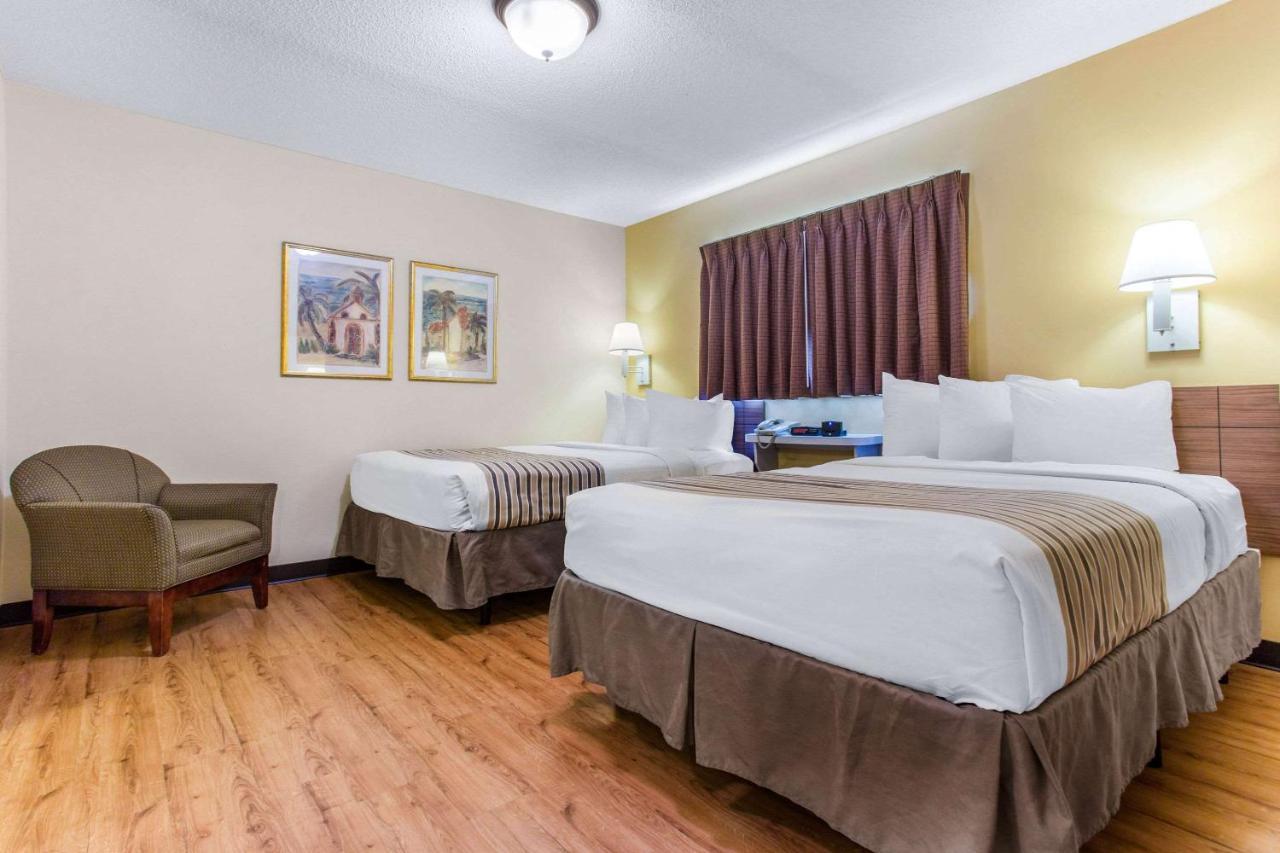 Deluxe Quadruple Room - Non-Smoking