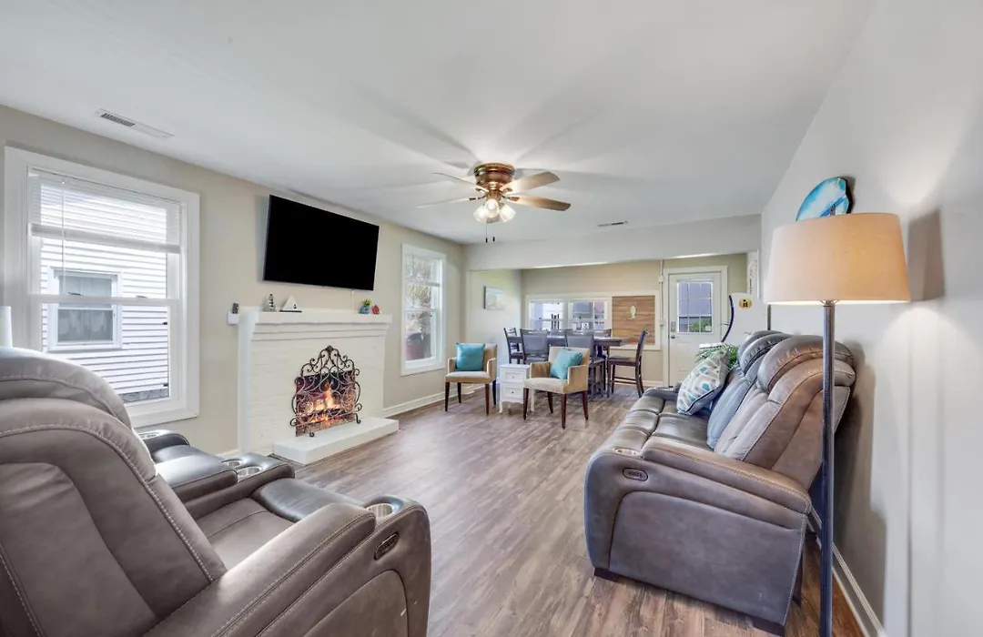Beachy Keen, North Myrtle Beach Beach Single-Family House, 150 Feet To Ocean! Pets Welcome!-1