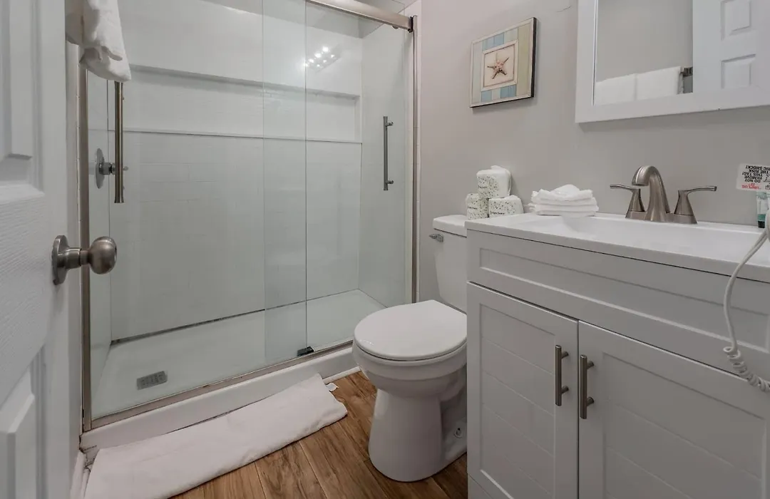 Immaculate Home With Putting Green And Private Pool! Pet Friendly 6 Bedroom- 4 Bath Duplex A&B-1