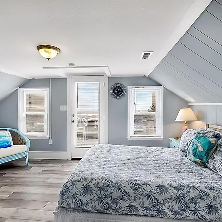 The Margaritaville House! Sleeps 13! Ocean Views And Rooftop Deck-2